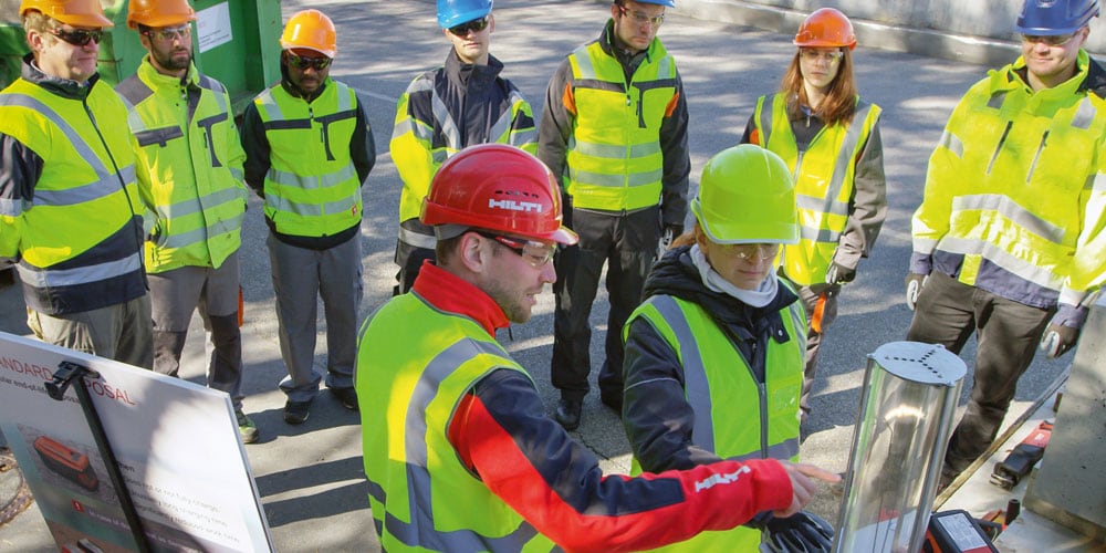 Hilti worker training the jobiste crew