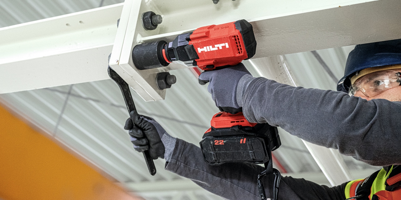 Construction worker using Hilti Impact sockets
