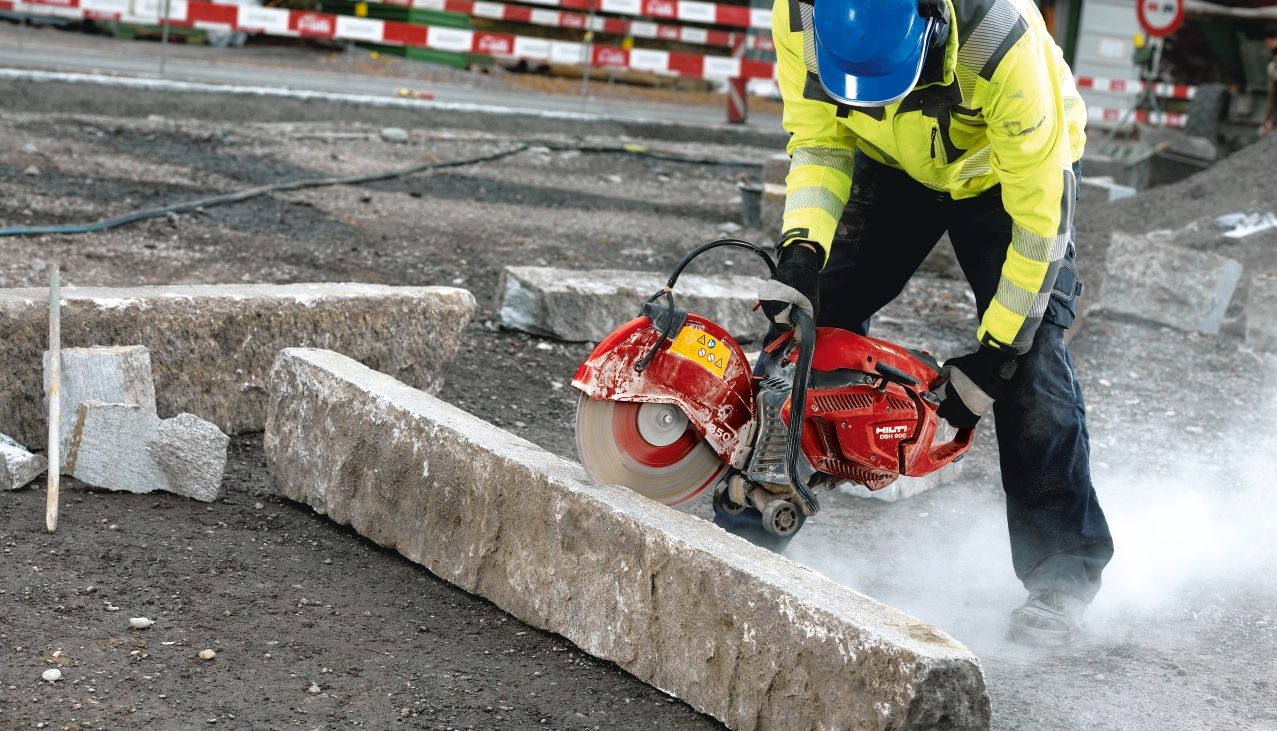Hand held gas saw