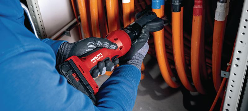 NCT 53 C-22 Copper/Aluminum cordless cable cutter Cordless inline cutter for copper and aluminium cables up to 2 │ 50 mm (Nuron battery platform) Applications 1