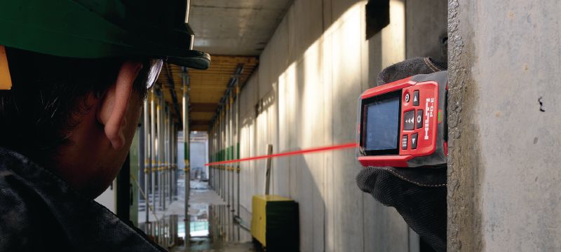 PD-E Laser meter Outdoor laser meter with integrated viewfinder for measurements up to 200 m / 650 ft Applications 1