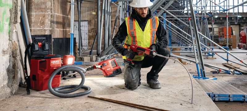 Image 7 of 8: VC 10M-22 cordless M-Class dust extractor Compact and powerful cordless dust extractor with optional backpack for connection with power tools and jobsite clean ups (wet & dry), 8l tank (Nuron battery) Applications 1