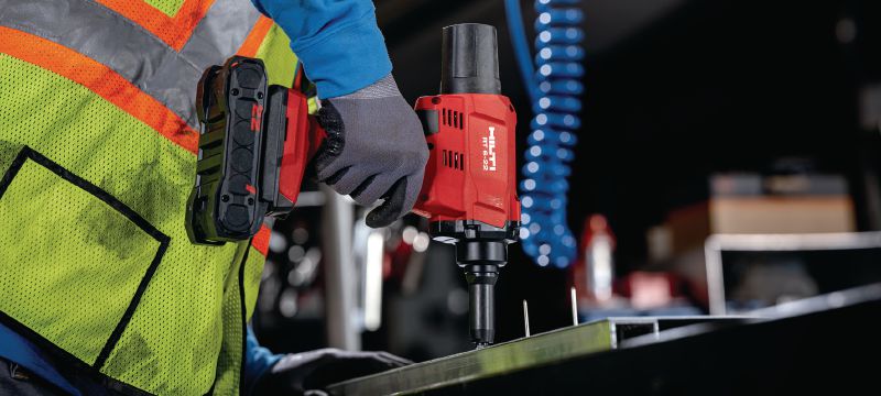 RT 6-22 Cordless rivet tool Cordless rivet tool for rapid, low-effort cladding installation and metal fabrication using steel or aluminium rivets (Nuron battery platform) Applications 1