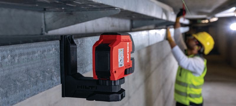 PM 20-CGE High-precision plumb and cross line laser High-precision green beam combi-laser with 2 queues and 4 points for plumbing, leveling, aligning and squaring Applications 1