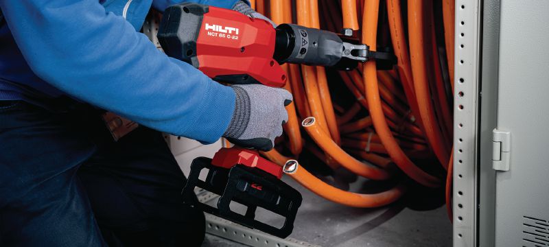 NCT 85 C-22 Copper/Aluminum cordless cable cutter Cordless pistol-grip cutter for copper and aluminium cables up to 3.2 │ 80 mm (Nuron battery platform) Applications 1