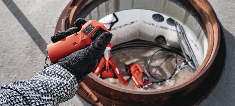 NUN 10K-22 cordless hydraulic pump 10,000 PSI (700 Bar) cordless hydraulic pump for heavy-duty cutting/ crimping and remote cutting underground and armored cables (Nuron battery) – remote control included Applications 1