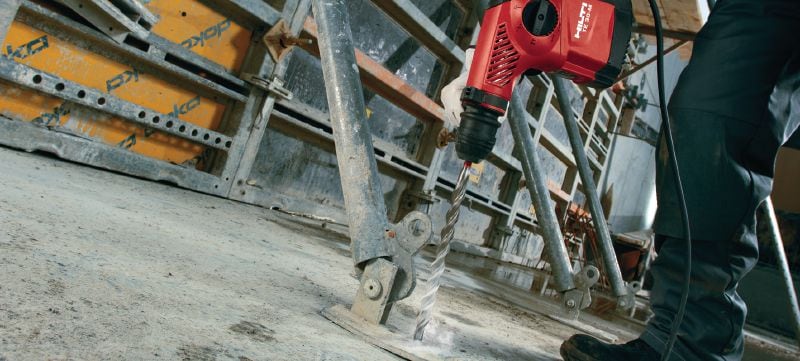 TE 30-M AVR Rotary hammer Powerful SDS Plus (TE-C) rotary hammer for heavy-duty concrete drilling and corrective chiselling, with Active Vibration Reduction (AVR) Applications 1