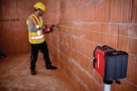 PM 20-CG 12V Plumb and cross line laser Green beam combi-laser with 2 queues and 4 points for plumbing, leveling, aligning and squaring (12V battery platform) Applications 1