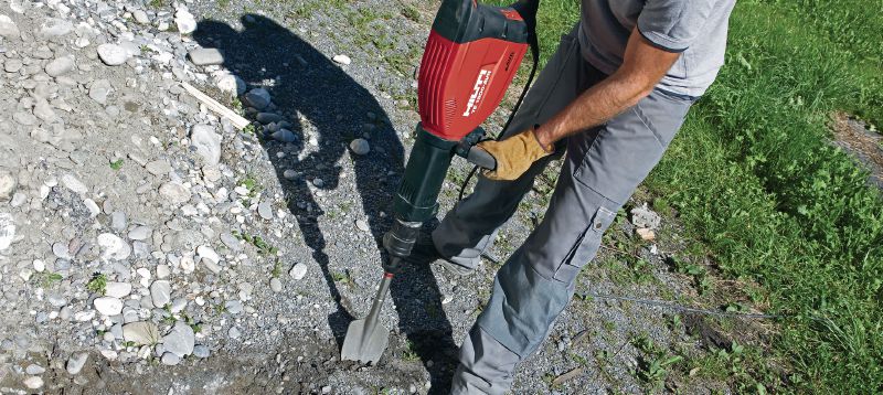 Clay spade clearance
